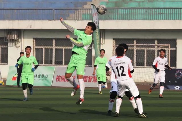 詹姆斯末节超神单节19分 湖人逆天翻盘胜快船